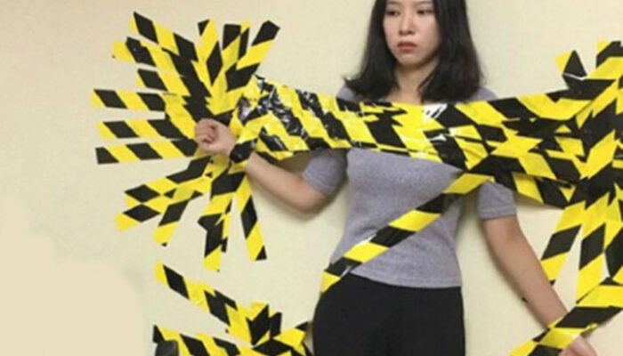 Tidak Pakai Sabuk Pengaman, Wanita Ini Ditempelkan di Dinding
