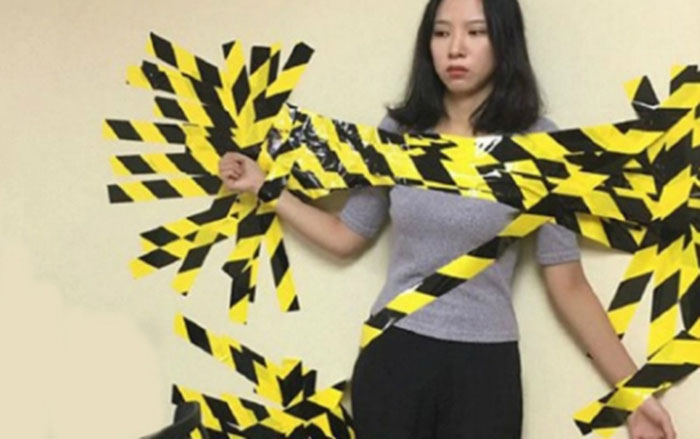 Tidak Pakai Sabuk Pengaman, Wanita Ini Ditempelkan di Dinding
