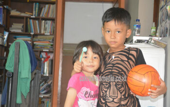 Tinggal di Rumah Dirman; Dimas Ingin Disunat, Puspa Senang Telur Dadar