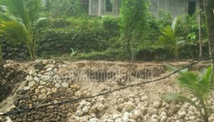 Hujan Deras Selama Dua Hari Akibatkan Tanah longsor di Putrapinggan