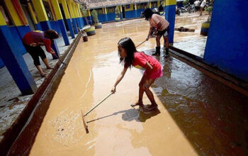 PGRI Cabang Sidamulih Santuni Keluarga Korban Longsor Kalijati