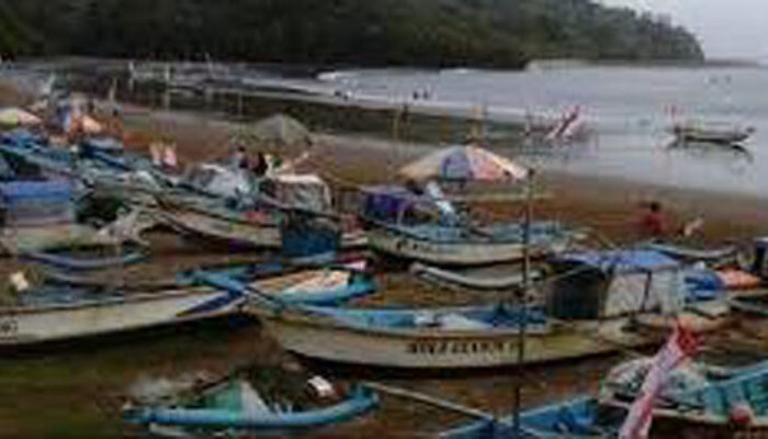 Cuaca Buruk Penghasilan Nelayan Pangandaran Menurun