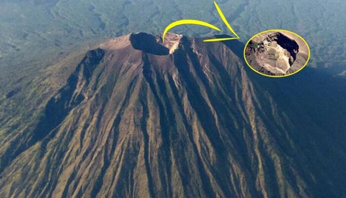 Gunung Agung Berstatus Awas, Terlihat Cahaya Api di Puncak