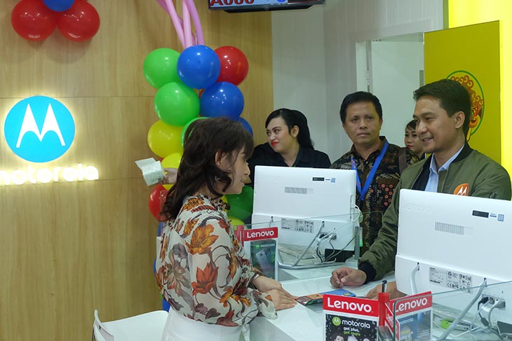 Motorola Resmikan Pusat Layanan Eksklusif di Surabaya