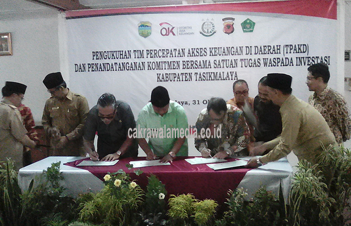 OJK Kukuhkan TPAKD Kabupaten Tasik, Uu Minta Jangan Tukcing