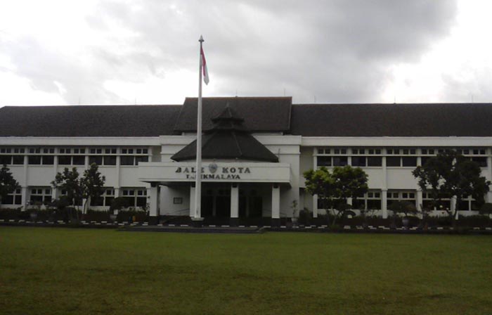 Budi Batasi Hak Bicara Pegawai