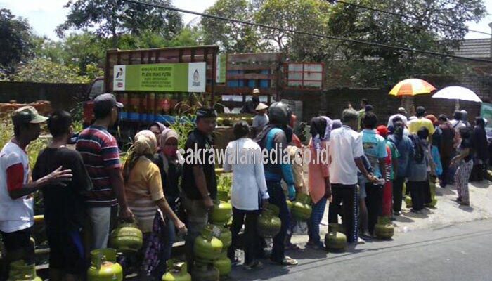 LPG Subsidi 3 Kg Langka, Ratusan Warga Jiwa Besar Rela Antre