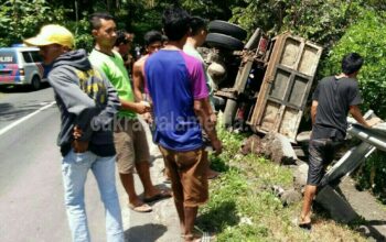 Kecelakaan Dump Truck VS Dua Sepeda Motor, Lima Orang Terluka