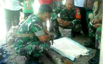 Saat Bersihkan Kebun, Petani Ini Temukan Mortir Aktip Peninggalan Belanda