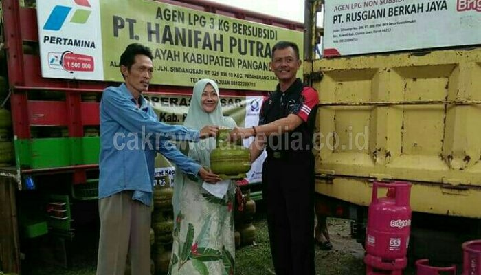 Warga Kecamatan Padaherang Serbu Operasi Pasar Gas LPG 3 KG