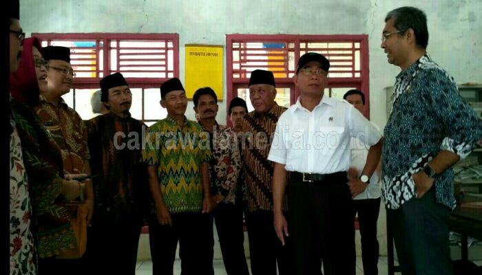 Tinjau Sekolah Rusak Akibat Gempa, Mendikbud Sumbang Madrasah Diniyah Baetul Hikmah