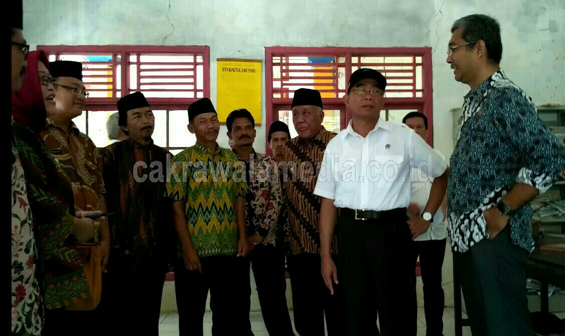 Tinjau Sekolah Rusak Akibat Gempa, Mendikbud Sumbang Madrasah Diniyah Baetul Hikmah