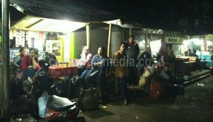 Akibat Macet, Ratusan Penumpang Bus Tujuan Pangandaran Terlantar