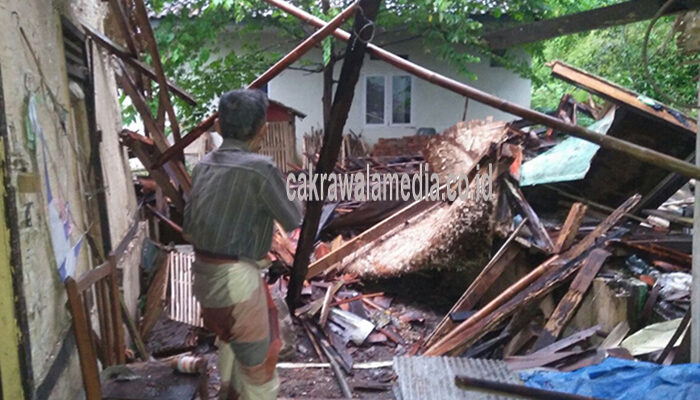 Miris, Rumah Abah Zen Ambruk, Bantuan Belum Juga Datang