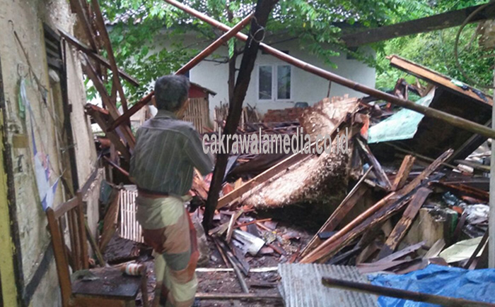 Miris, Rumah Abah Zen Ambruk, Bantuan Belum Juga Datang