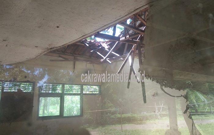 Yang Lalu Kandang Ayam, Sekarang Apa, Inikan Sekolah?