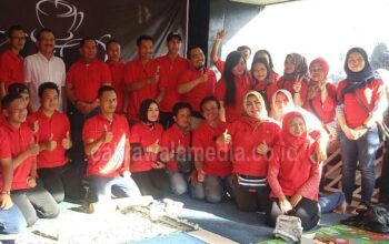 Balad Kang Yayat Dipenuhi Anak Muda dan Ibu-ibu