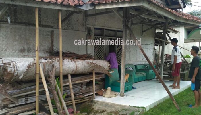 Derita Warga Pangandaran yang Tinggal di Gubuk Reot dan Nyaris Ambruk