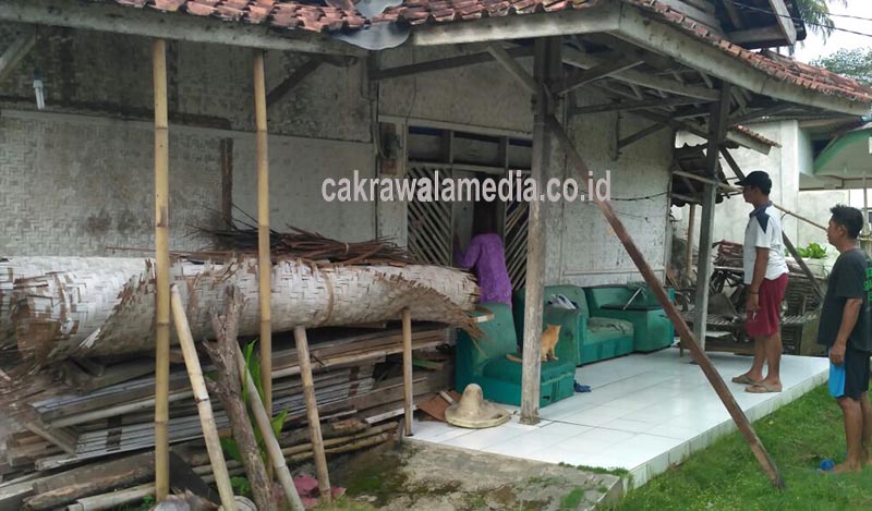 Derita Warga Pangandaran yang Tinggal di Gubuk Reot dan Nyaris Ambruk
