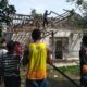 Diabaikan Pemerintah, Warga Babakan Gotong-royong Bedah Rumah Nenek Saodah