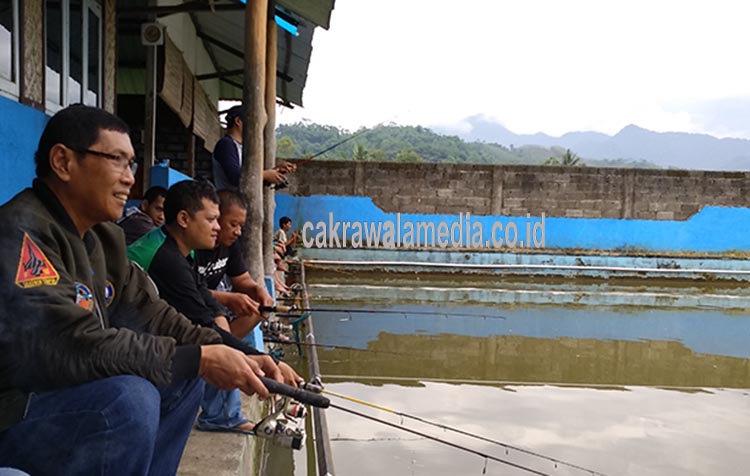 Jalin Silaturahmi, Yusup Ajak Jurnalis Mancing Bersama