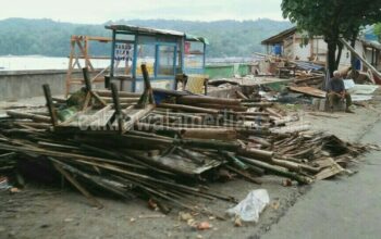 Jelang Direlokasi, Ribuan Warung di Pantai Mulai di Bongkar