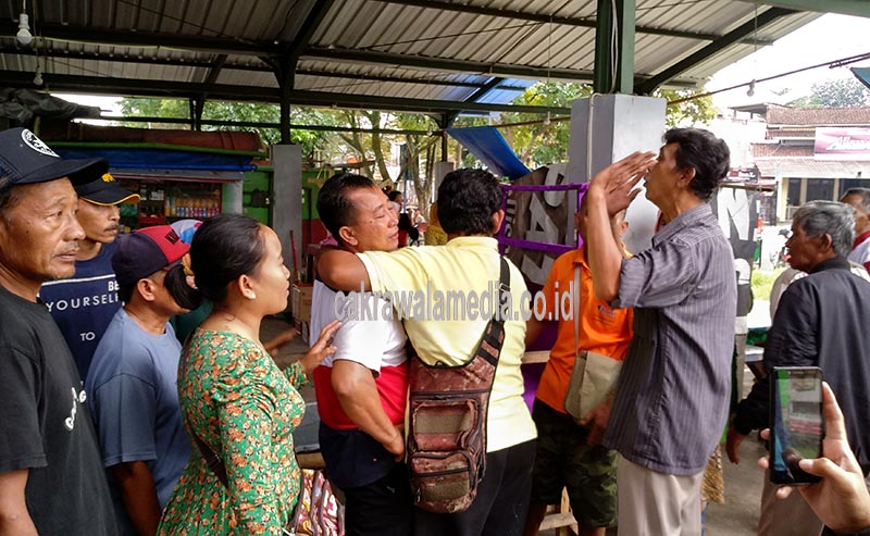 Merasa Kecewa, PKL Dadaha Lakukan Perlawanan dan Gelar Aksi Bakar Roda