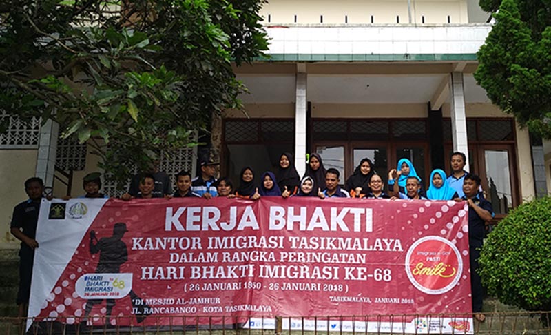 Pegawai Imigrasi Gelar Jumsih, Hariawan: Kebersihan itu Sebagian dari Iman