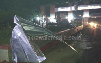 Pintu Tol Gate Pantai Barat Pangandaran Porak-poranda