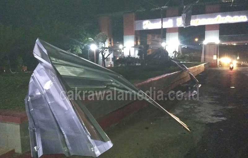 Pintu Tolgate Pantai Barat Pangandaran Porakporanda