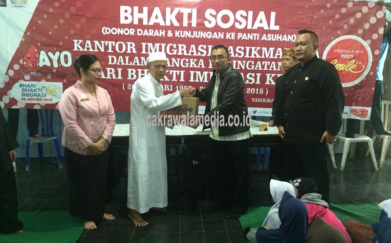 Sambut HBI ke-68, Imigrasi Berikan Santunan Sembako
