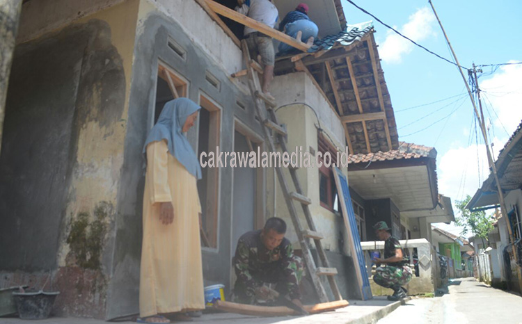 Bantu Janda Veteran, TNI Rehabilitasi Sejumlah Rumah Tak Layak Huni