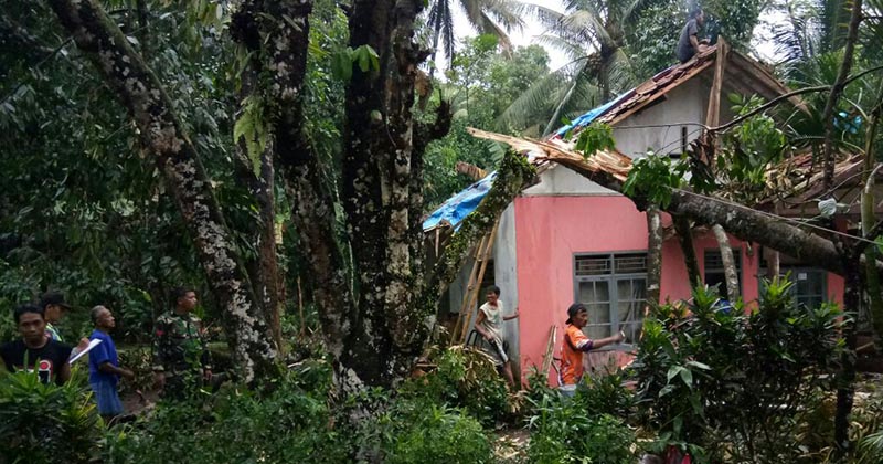 Dua Hari Diterjang Angin Puting Beliung, Ratusan Rumah di Ciamis Alami Kerusakan