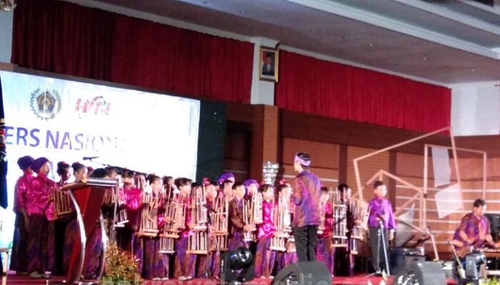 Kala Ayam Den Lapeh Mengalun di HPN Jabar