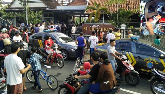 Lakukan Misa, Jemaat Gereja St, Lidwina Bedog Diserang