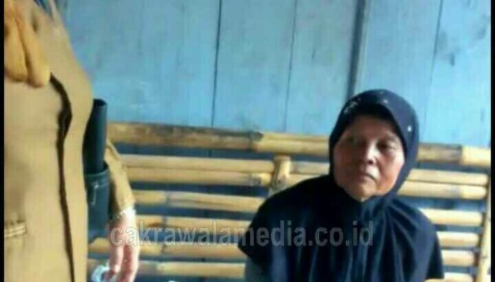 Dinsos PMD Pangandaran Selamatkan Wanita Lansia yang Menderita Tuna Rungu