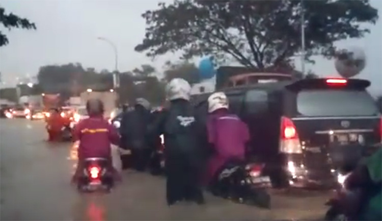 Meikarta Banjir Jadi Gunjingan Netizen