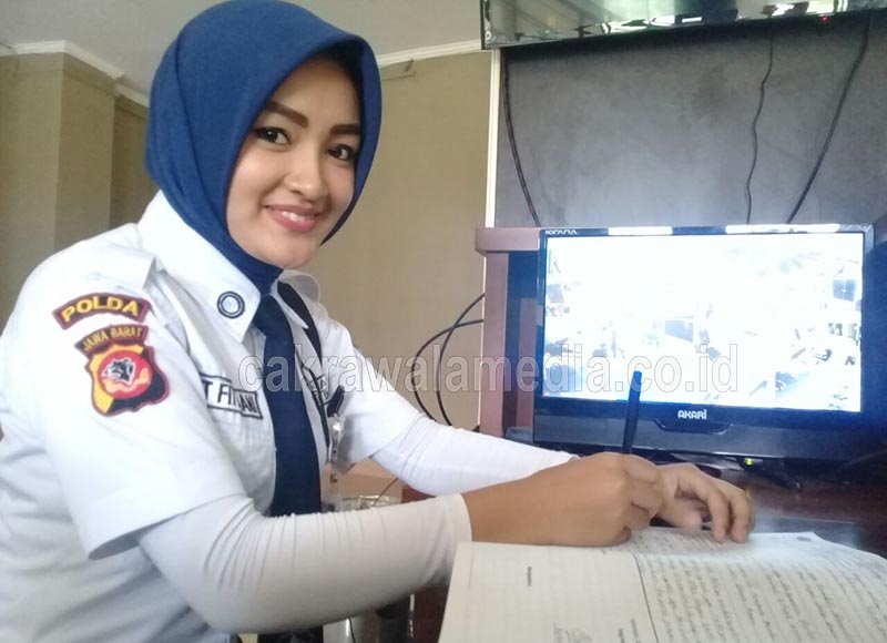 Pipit Fitriani, Security Cantik Penjaga Gedung Dewan