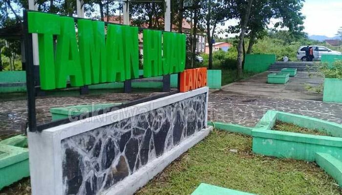 Suprise! Saat Jumsih, PNS Temukan “Benda Aneh” di Taman Lansia