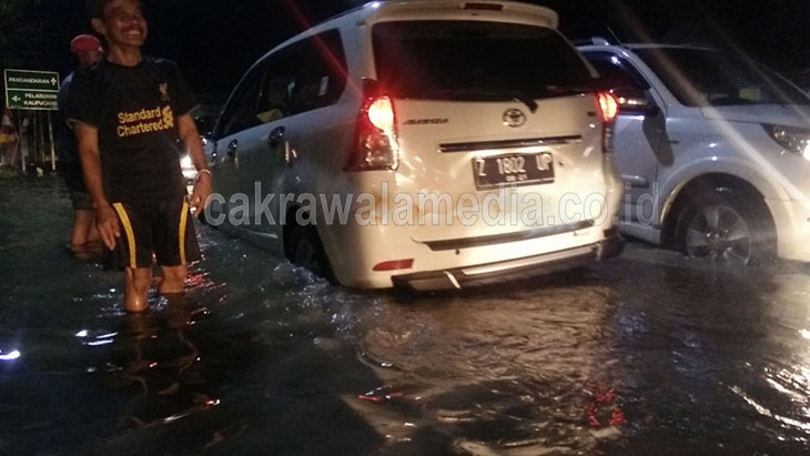 Jalan Raya Kalipucang – Pangandaran Terendam Banjir, Pengendara Diminta Waspada
