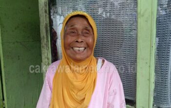 Tak Kunjung Datang, Nenek Iwik Kecewa Sama Cawagub Demul
