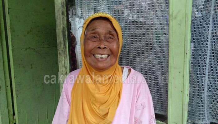 Tak Kunjung Datang, Nenek Iwik Kecewa Sama Cawagub Demul