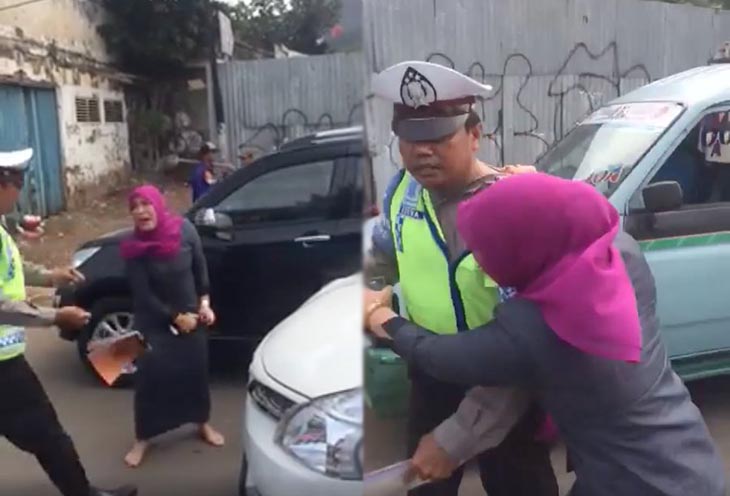 Tak Terima Ditilang, Seorang Ibu Marahi Petugas Kepolisian Menjadi Viral