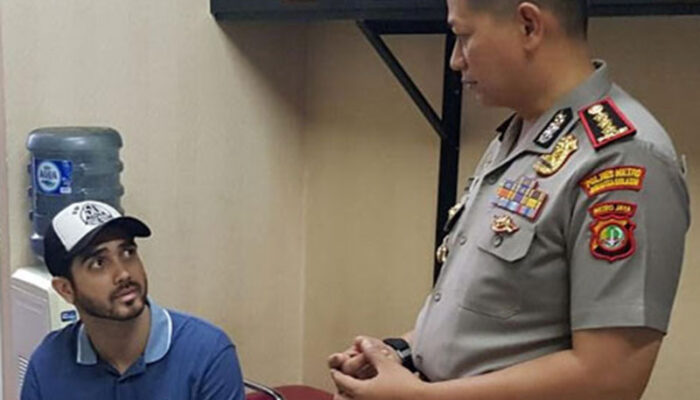 Tersandung Kasus Narkoba, Fachri Albar Digelandang Polisi di Rumahnya