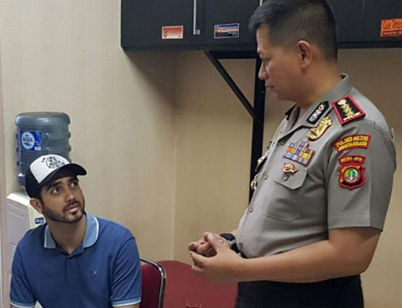 Tersandung Kasus Narkoba, Fahri Albar Digelandang Polisi di Rumahnya
