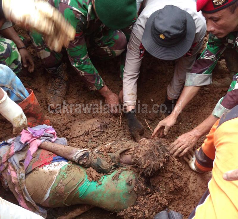 Tim SAR Gabungan Berhasil Temukan 3 Korban Tertimbun Tanah Longsor
