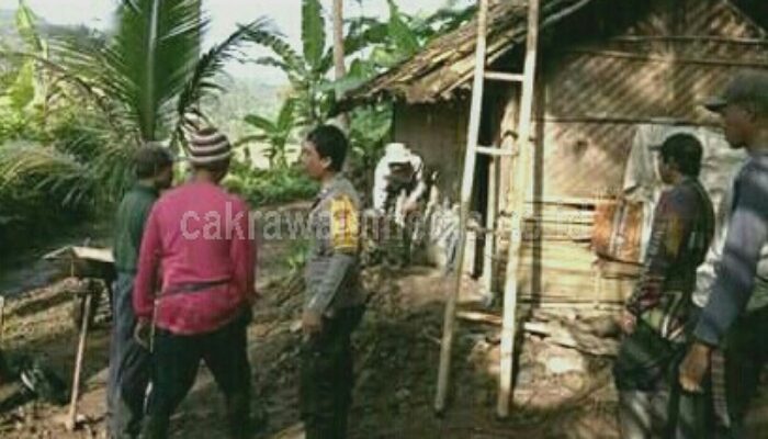 Bantu Perbaikan Rumah Lansia, Polisi di Banjar Rela Gadaikan Motornya