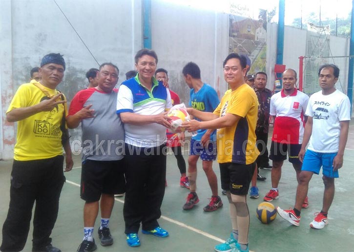 Main Volly di Lembur, Kang Doddy : Saya Hobi Banget Olah Raga