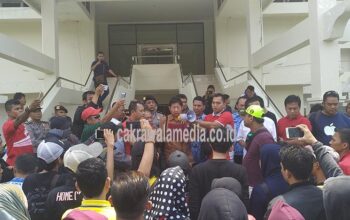 Ratusan Pemilik Outlet Tolak Pembatasan Registrasi SIM Card
