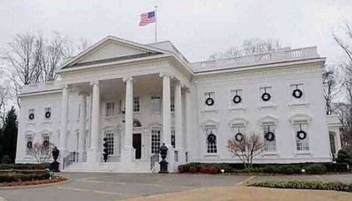 Seorang Pria Nekat Bunuh Diri di Depan Gedung Putih AS